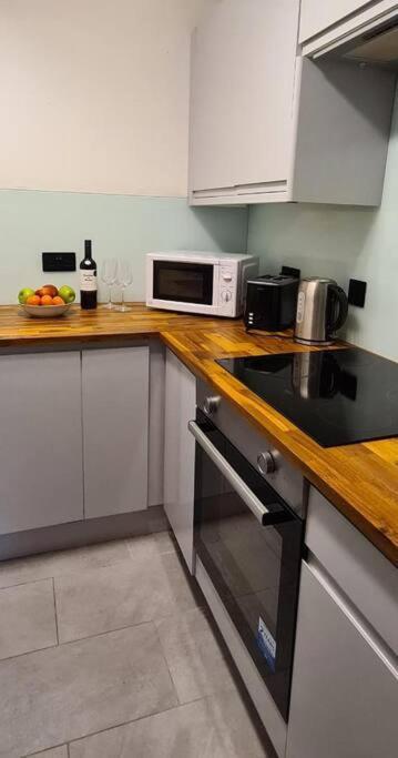 Lovely 2 Bedroom Flat With Free Parking New Southgate Экстерьер фото